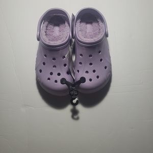 Crocs baya purple double lined fur womens size 7/mens size 5